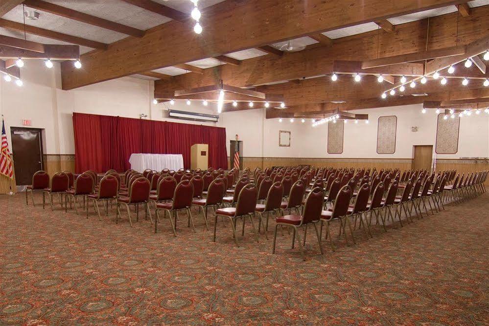 Voyageur Inn And Conference Center Reedsburg Facilities photo